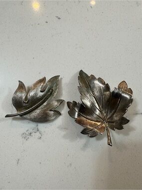 Silver Leaf-Shaped Brooch Set – Elegant Women’s Jewelry